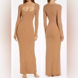 NWT- 3X SKIMS- super hard size to find. I never wore it & have lost weight!